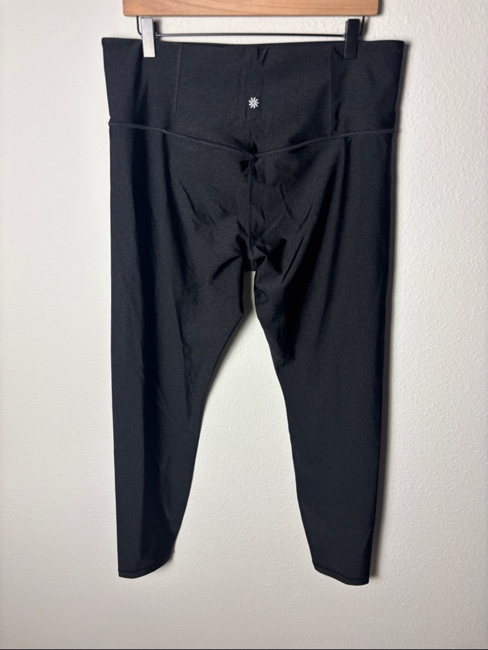 Athleta Elation Sheen Tight Black - Picture 2 of 3